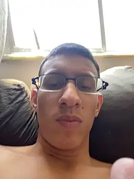 Snapshot of safadezanunes2 chatting on 11.25.25 safadezanunes2 online show from 11.25.25