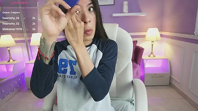 Snapshot of NicoleCrawft chatting on 10.06.25 NicoleCrawft online show from 10.06.25