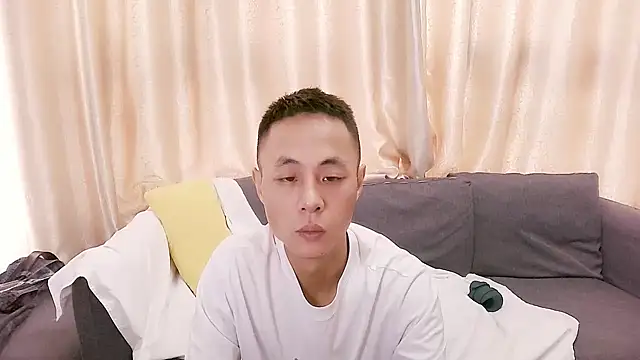 Snapshot of Tsia-Die chatting on 09.22.25 Tsia-Die online show from 09.22.25