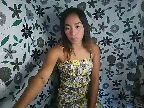 Snapshot of Virgen_christine01 chatting on 11.01.25 Virgen christine01 online show from 11.01.25