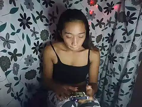 Snapshot of Virgen_christine01 chatting on 11.17.25 Virgen christine01 online show from 11.17.25