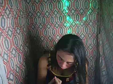 Snapshot of Virgen_christine01 chatting on 11.19.25 Virgen christine01 online show from 11.19.25