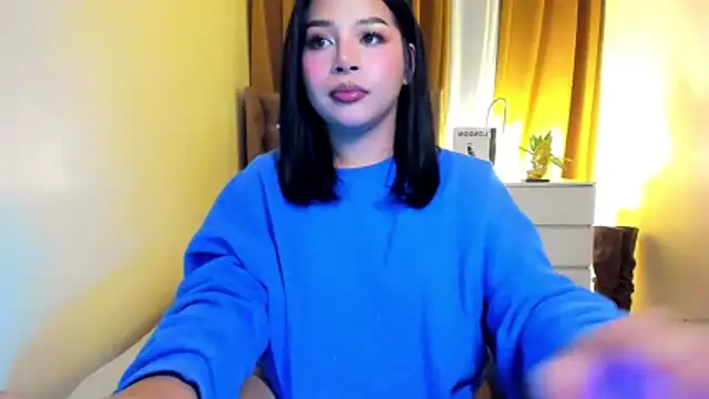 Snapshot of LauraLoove chatting on 12.03.25 LauraLoove online show from 12.03.25