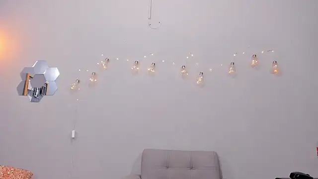 Snapshot of alianim chatting on 11.22.25 alianim online show from 11.22.25