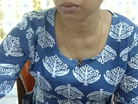 Snapshot of CHAMELI4747 chatting on 05.28.26 CHAMELI4747 online show from 05.28.26
