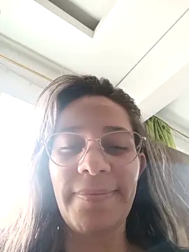 Isabella5 Brown  online show from 12.22.25