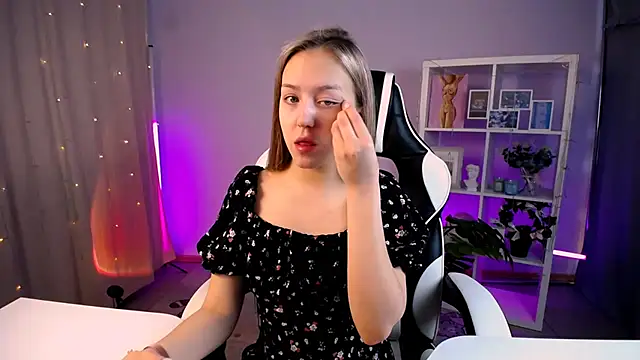 Snapshot of CindySparkl chatting on 02.28.26 CindySparkl online show from 02.28.26