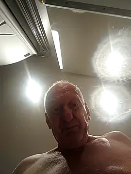 Snapshot of Solek56 chatting on 12.14.25 Solek56 online show from 12.14.25