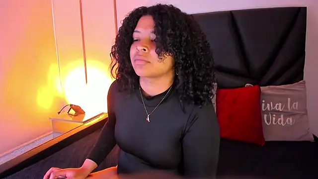 Dakota Mars online show from 11.27.25