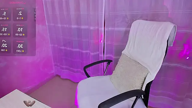 Snapshot of Adri_Tatto_ chatting on 10.11.25 Adri Tatto online show from 10.11.25