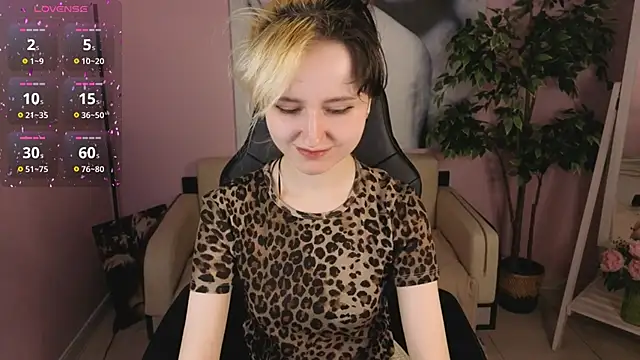 girl next doorr online show from 03.01.26