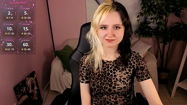 girl next doorr online show from 03.29.26