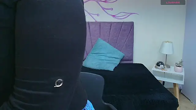 Snapshot of Lia_Blake_ chatting on 11.15.25 Lia Blake online show from 11.15.25