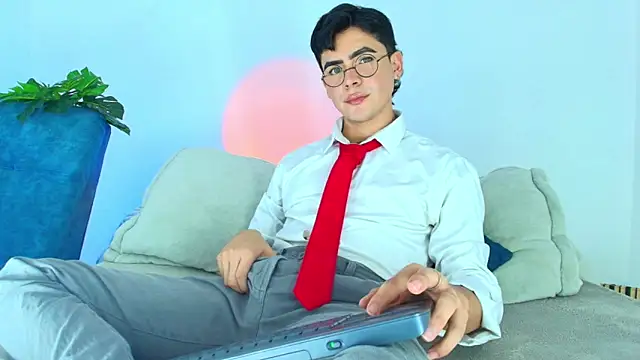 Snapshot of CamiiGuzmanX chatting on 11.07.25 CamiiGuzmanX online show from 11.07.25