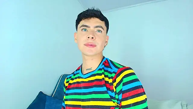 Snapshot of CamiiGuzmanX chatting on 11.13.25 CamiiGuzmanX online show from 11.13.25