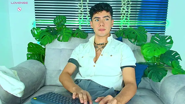 CamiiGuzmanX online show from 03.15.26