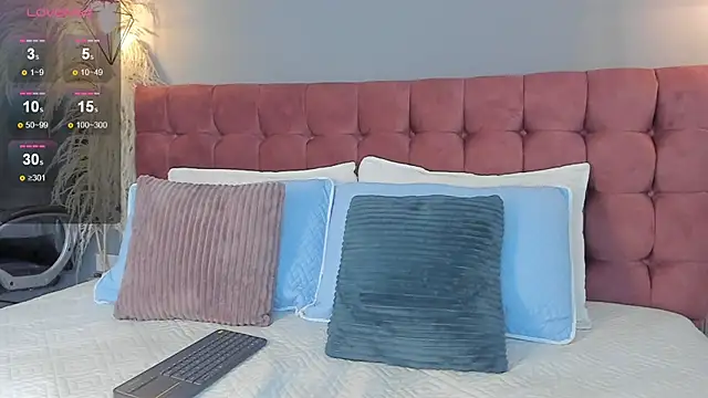 Tania 77  online show from 12.15.25