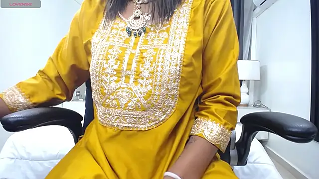Snapshot of kairadayamai chatting on 04.21.26 kairadayamai online show from 04.21.26