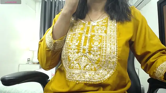 Snapshot of kairadayamai chatting on 05.20.26 kairadayamai online show from 05.20.26