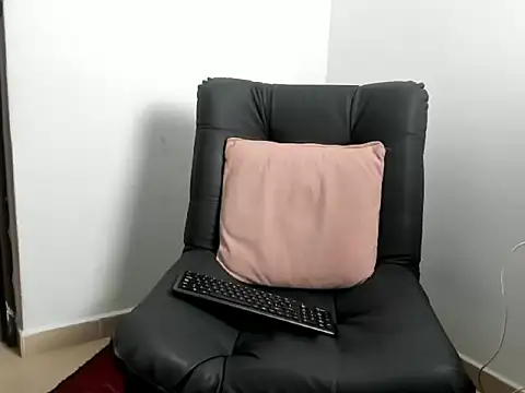 Snapshot of axel_davis_ chatting on 12.01.25 axel davis online show from 12.01.25