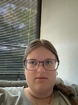 Snapshot of CurvyPaar2 chatting on 09.28.25 CurvyPaar2 online show from 09.28.25