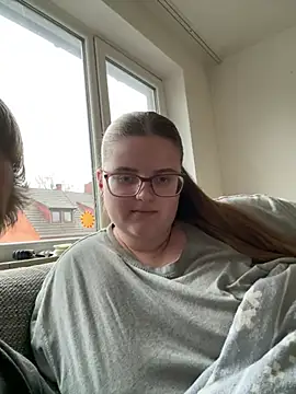 Snapshot of CurvyPaar2 chatting on 02.12.26 CurvyPaar2 online show from 02.12.26