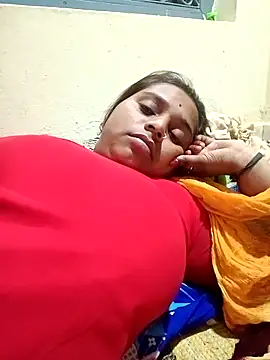 Snapshot of Hot_crety chatting on 10.28.25 Hot crety online show from 10.28.25