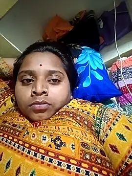 Snapshot of Hot_crety chatting on 10.30.25 Hot crety online show from 10.30.25