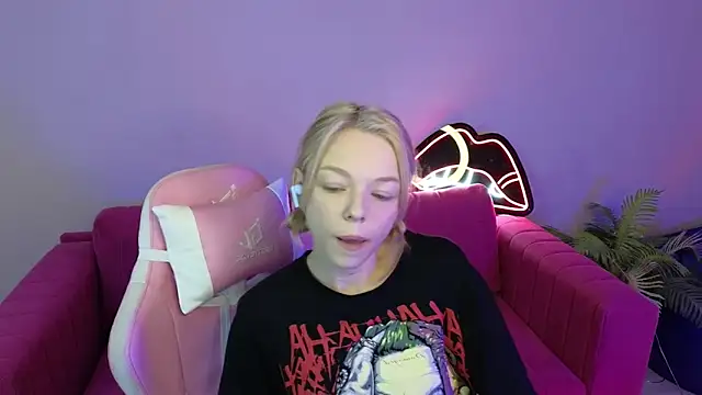 MillaHolt online show from 09.13.25