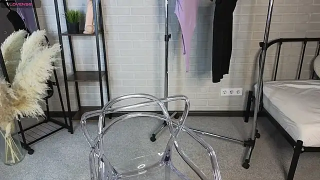 MillaHolt online show from 10.01.25