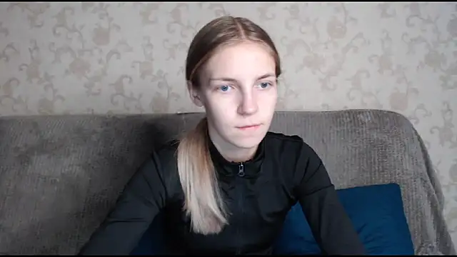 HitGyrl online show from 10.08.25