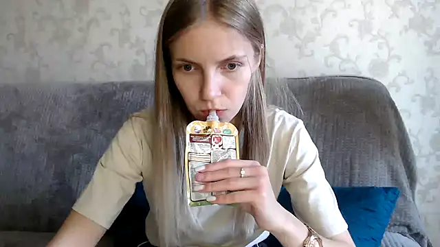 HitGyrl online show from 10.18.25