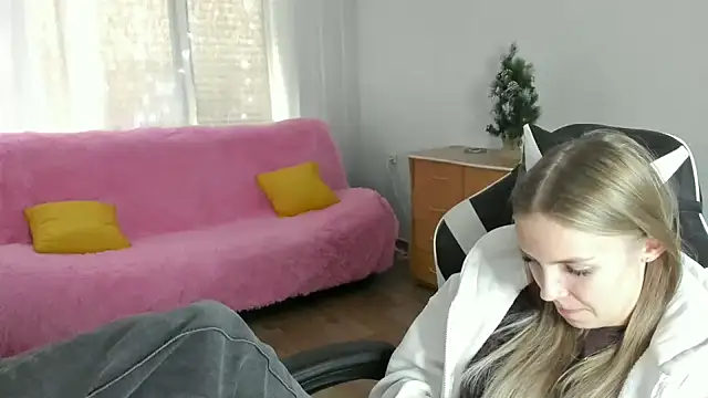 HitGyrl online show from 02.08.26