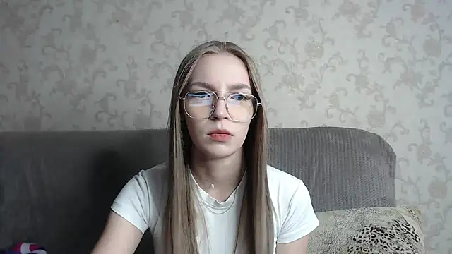 HitGyrl online show from 03.28.26