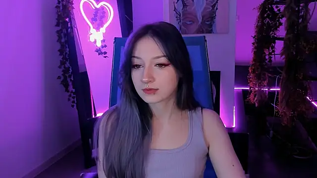 Snapshot of LiliLuna chatting on 09.12.25 LiliLuna online show from 09.12.25