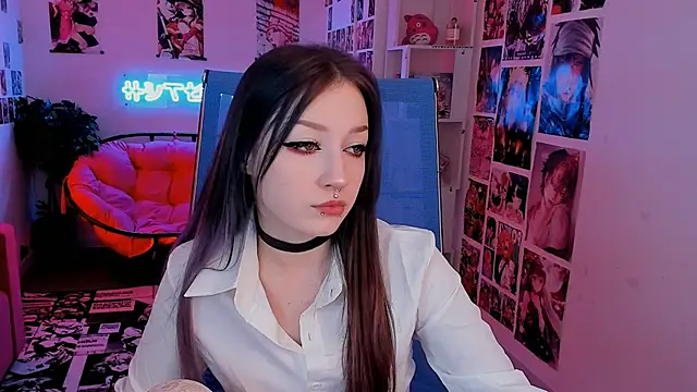 Snapshot of LiliLuna chatting on 09.20.25 LiliLuna online show from 09.20.25