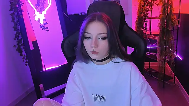 Snapshot of LiliLuna chatting on 09.21.25 LiliLuna online show from 09.21.25