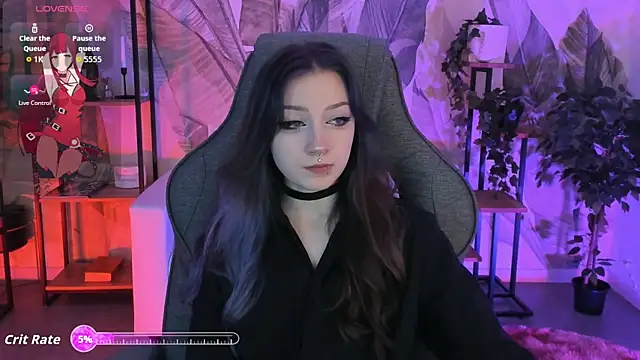 Snapshot of LiliLuna chatting on 10.16.25 LiliLuna online show from 10.16.25