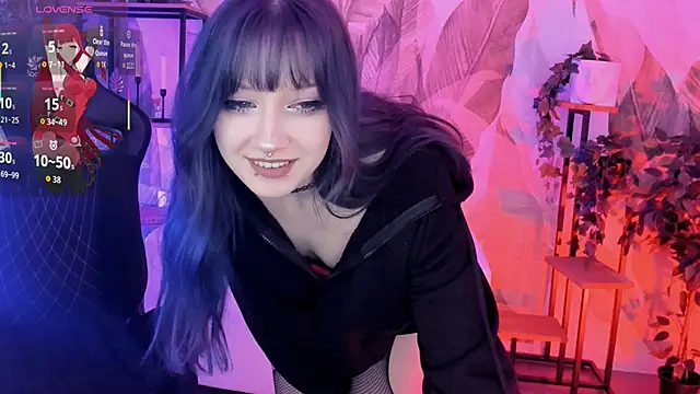 Snapshot of LiliLuna chatting on 12.14.25 LiliLuna online show from 12.14.25