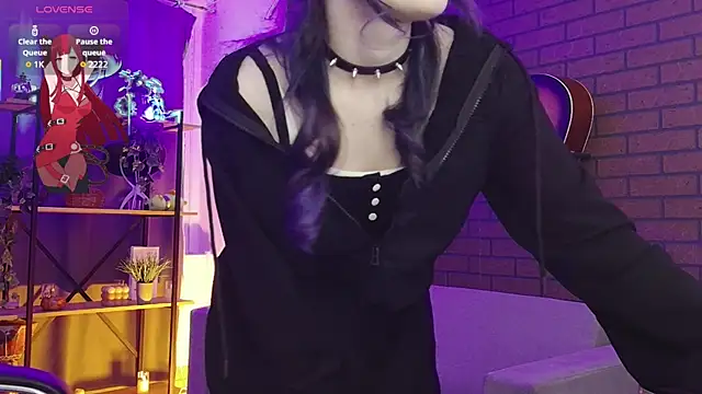 Snapshot of LiliLuna chatting on 12.21.25 LiliLuna online show from 12.21.25