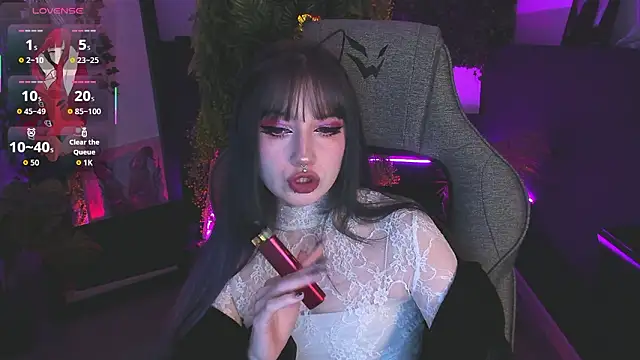 Snapshot of LiliLuna chatting on 02.13.26 LiliLuna online show from 02.13.26