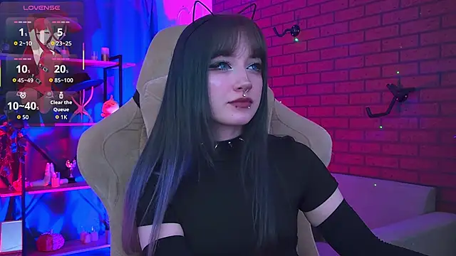 Snapshot of LiliLuna chatting on 02.21.26 LiliLuna online show from 02.21.26