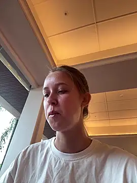 Snapshot of ElliRose chatting on 10.22.25 ElliRose online show from 10.22.25