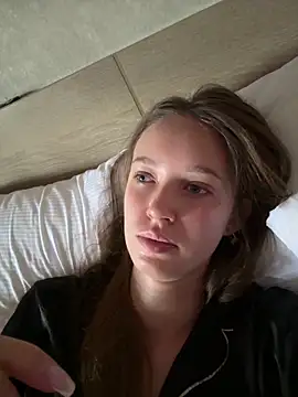 Snapshot of ElliRose chatting on 10.24.25 ElliRose online show from 10.24.25