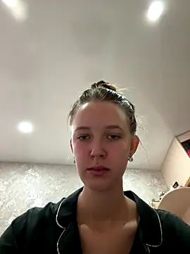 Snapshot of ElliRose chatting on 10.27.25 ElliRose online show from 10.27.25