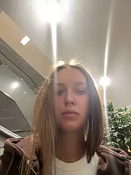 Snapshot of ElliRose chatting on 10.28.25 ElliRose online show from 10.28.25