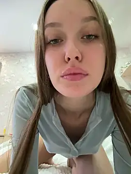 Snapshot of ElliRose chatting on 11.22.25 ElliRose online show from 11.22.25