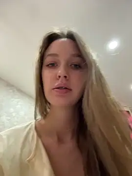 Snapshot of ElliRose chatting on 11.26.25 ElliRose online show from 11.26.25