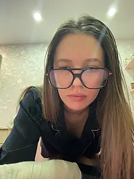 Snapshot of ElliRose chatting on 11.29.25 ElliRose online show from 11.29.25