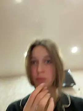 Snapshot of ElliRose chatting on 12.14.25 ElliRose online show from 12.14.25